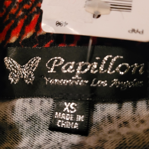 Papillon Top, NWT, beautiful colours, comfortable. Great for Fall with leggings. - Picture 3 of 9
